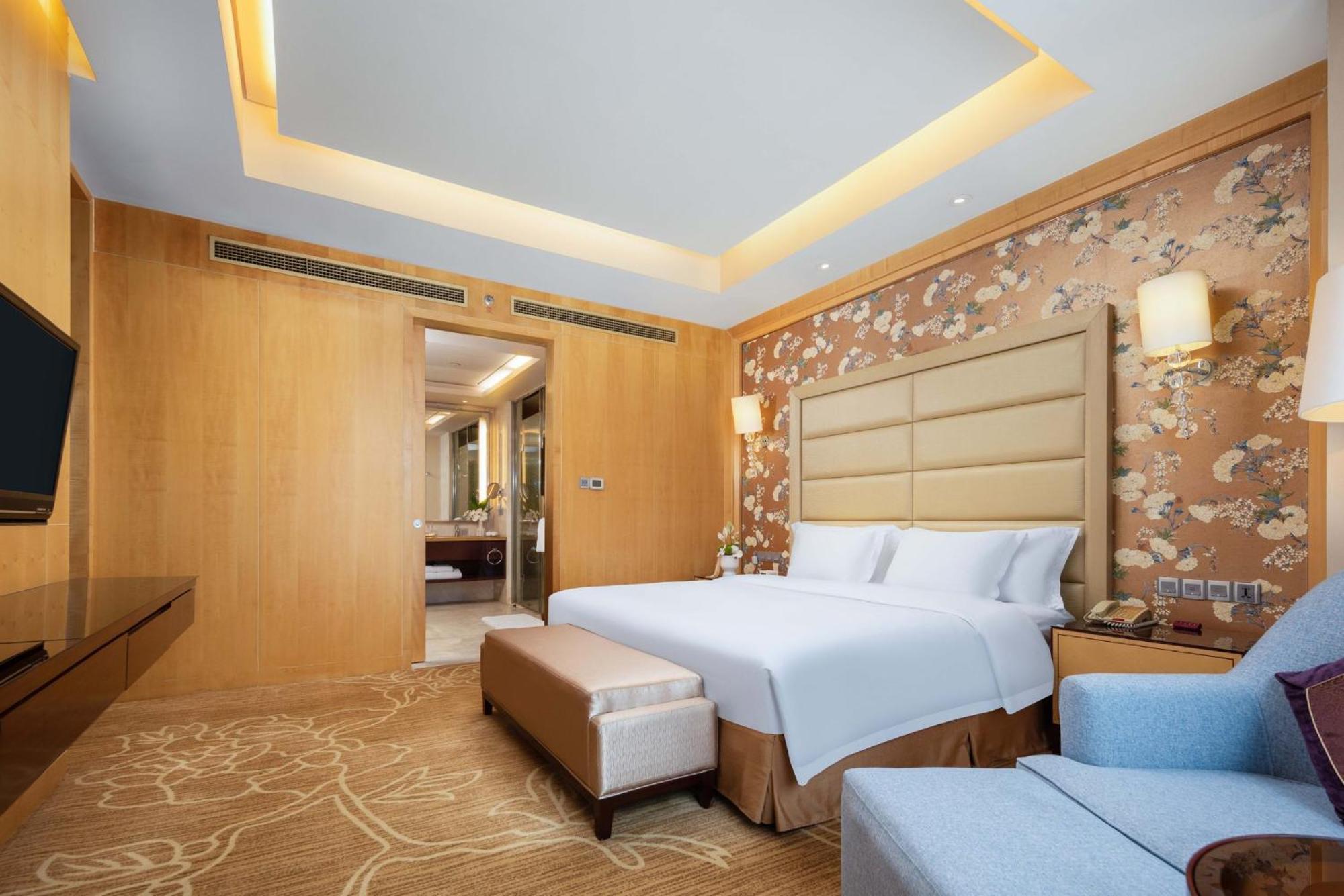 Crowne Plaza Xiangyang By Ihg Hotel Exterior photo