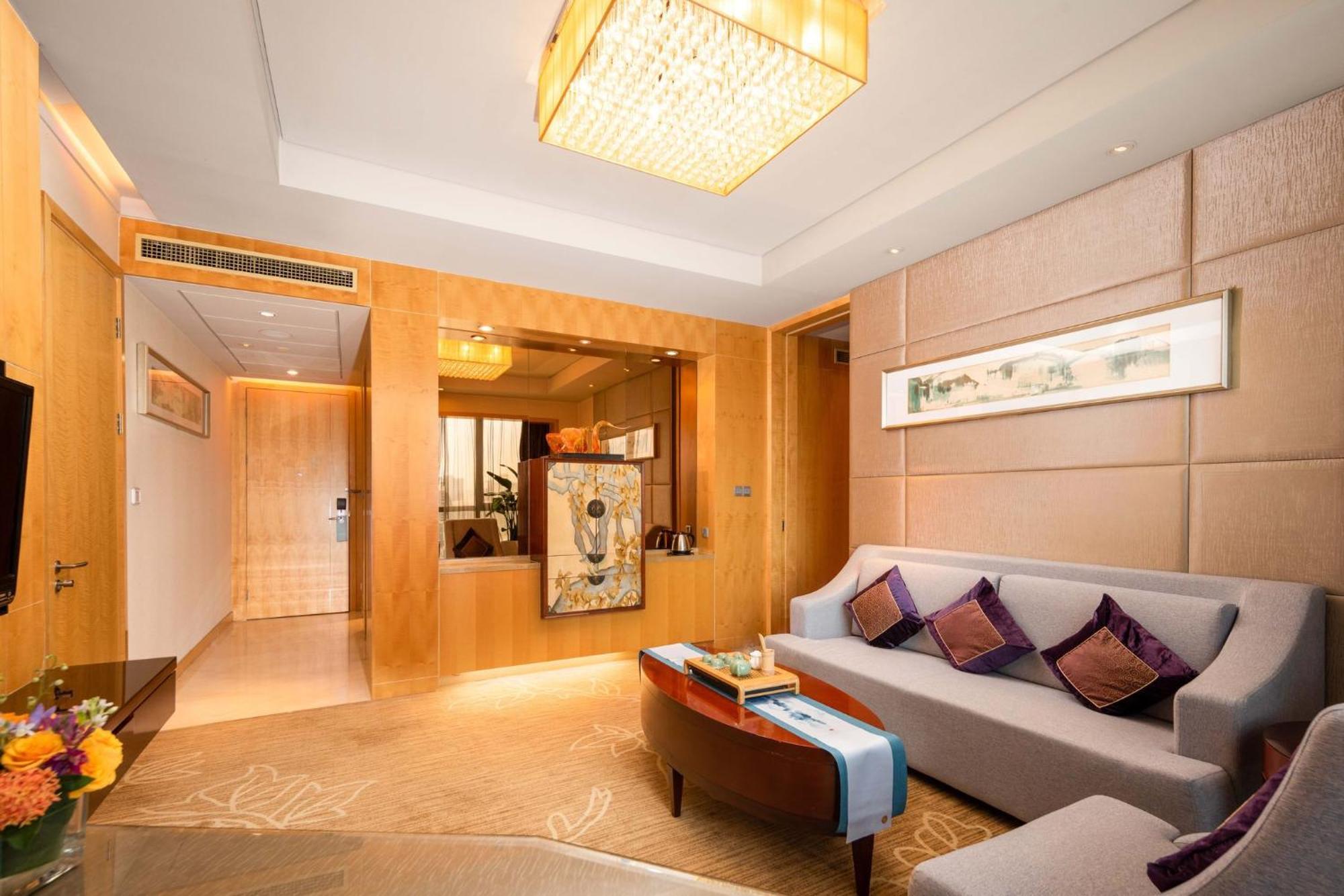 Crowne Plaza Xiangyang By Ihg Hotel Exterior photo